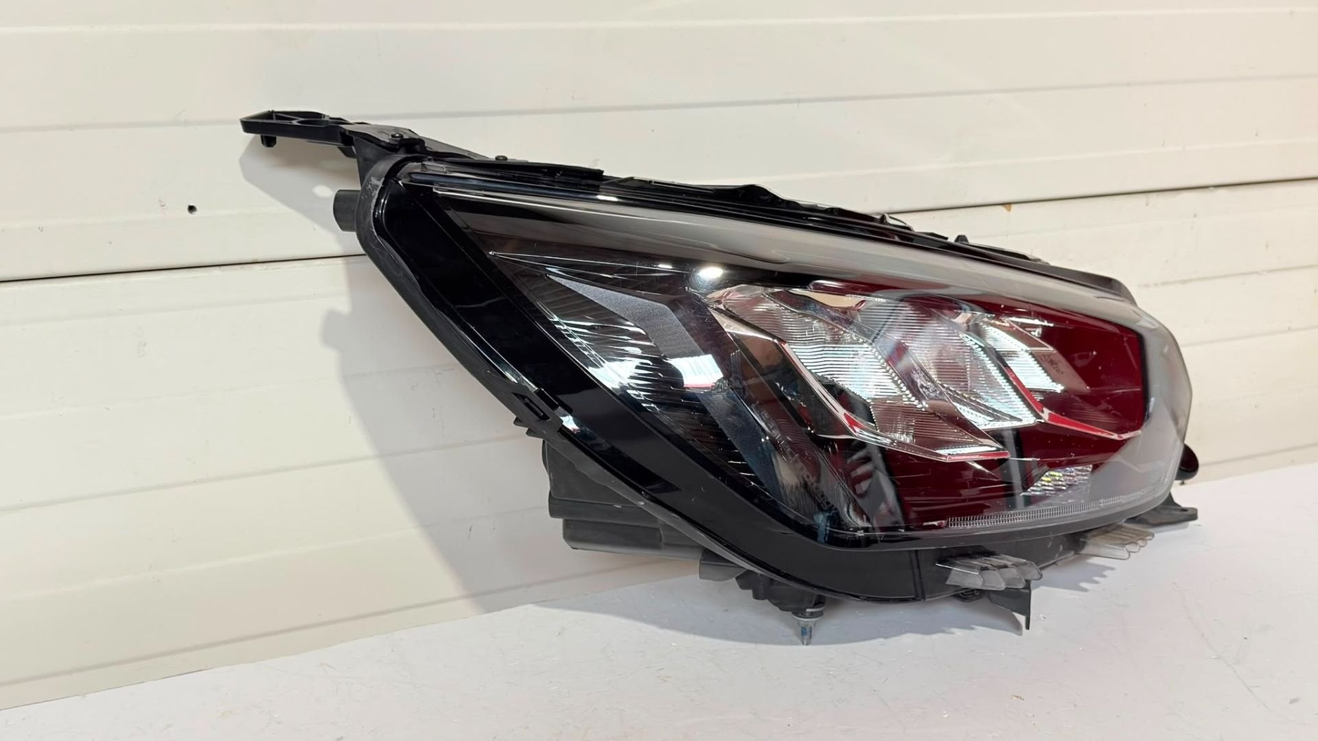 Peugeot 208 II rechter koplamp rechts 9833036180, Auto-onderdelen, Taurusavenue 1
2132 LS  Hoofddorp, NL, Gebruikt, Contact.group@renault.com