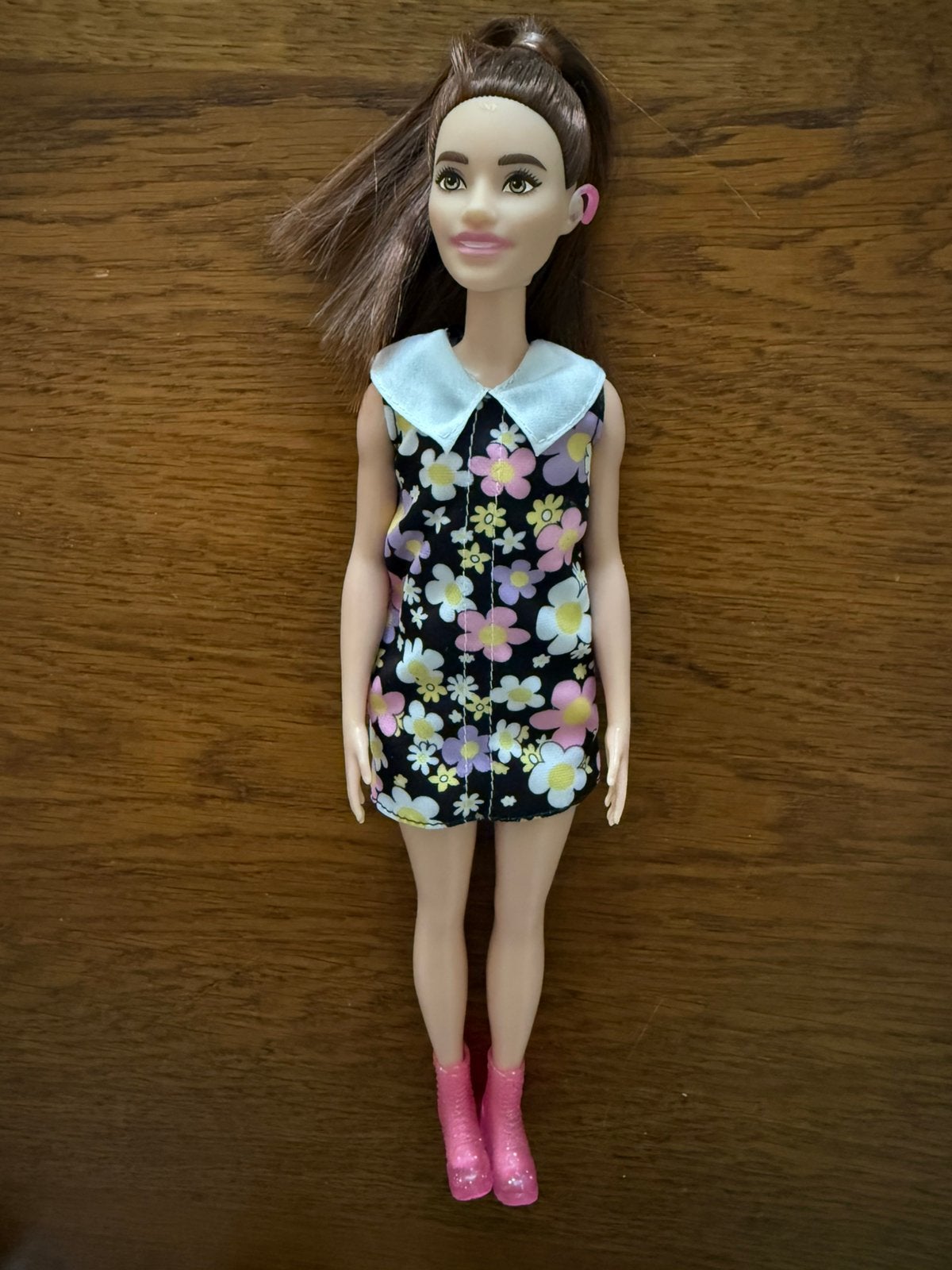 Barbie fashionista pop met gehoorapparaatjes, Ophalen of Verzenden, Gebruikt, Barbie