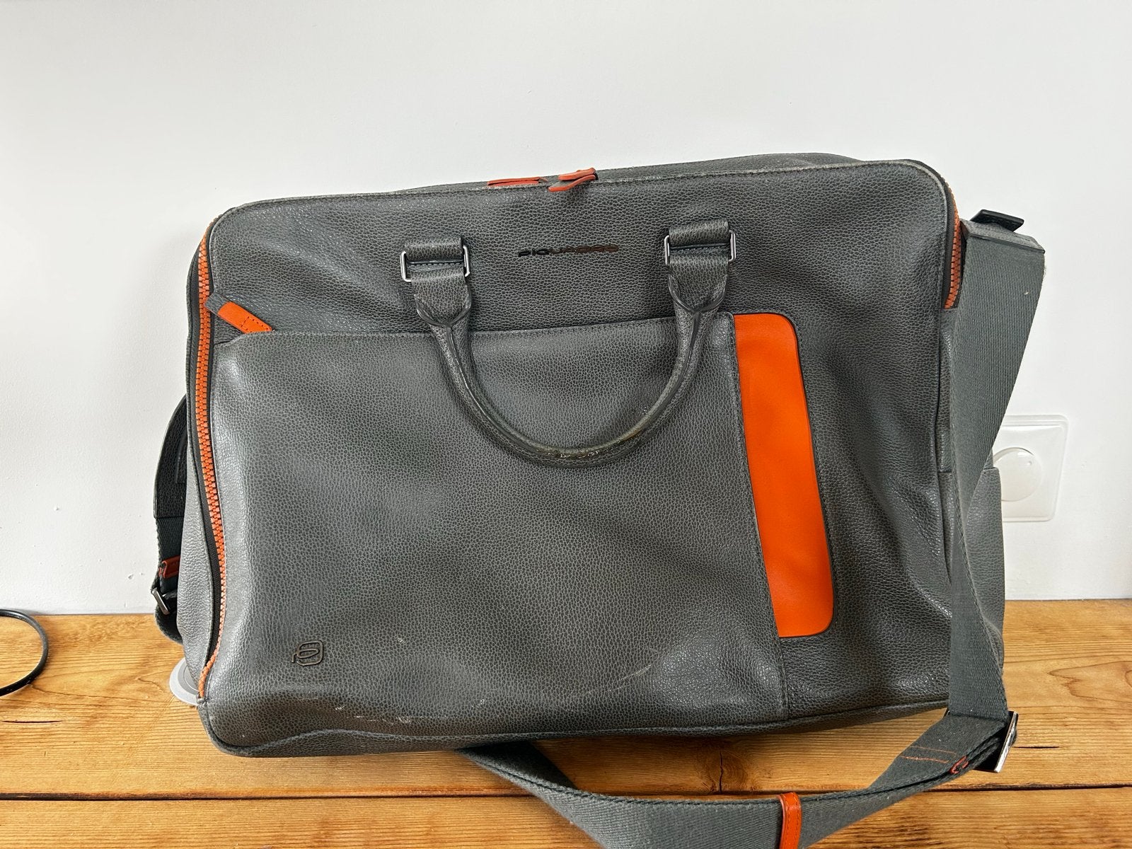Prachtige Piquardo leren Laptoptas Grijs met Oranje, Computers en Software, Ophalen of Verzenden, 15 inch, Gebruikt, Aktetas