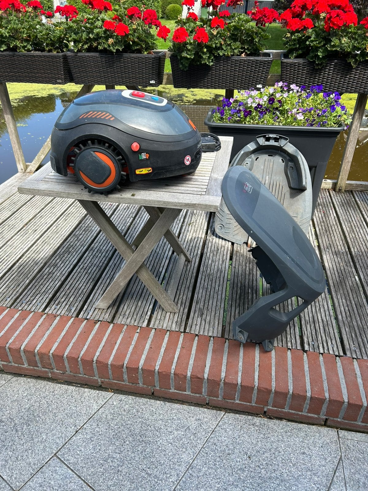 Black Decker robotmaaier in nette staat, Ophalen, Gebruikt, Minder dan 20 cm, Bestuurbaar via app
