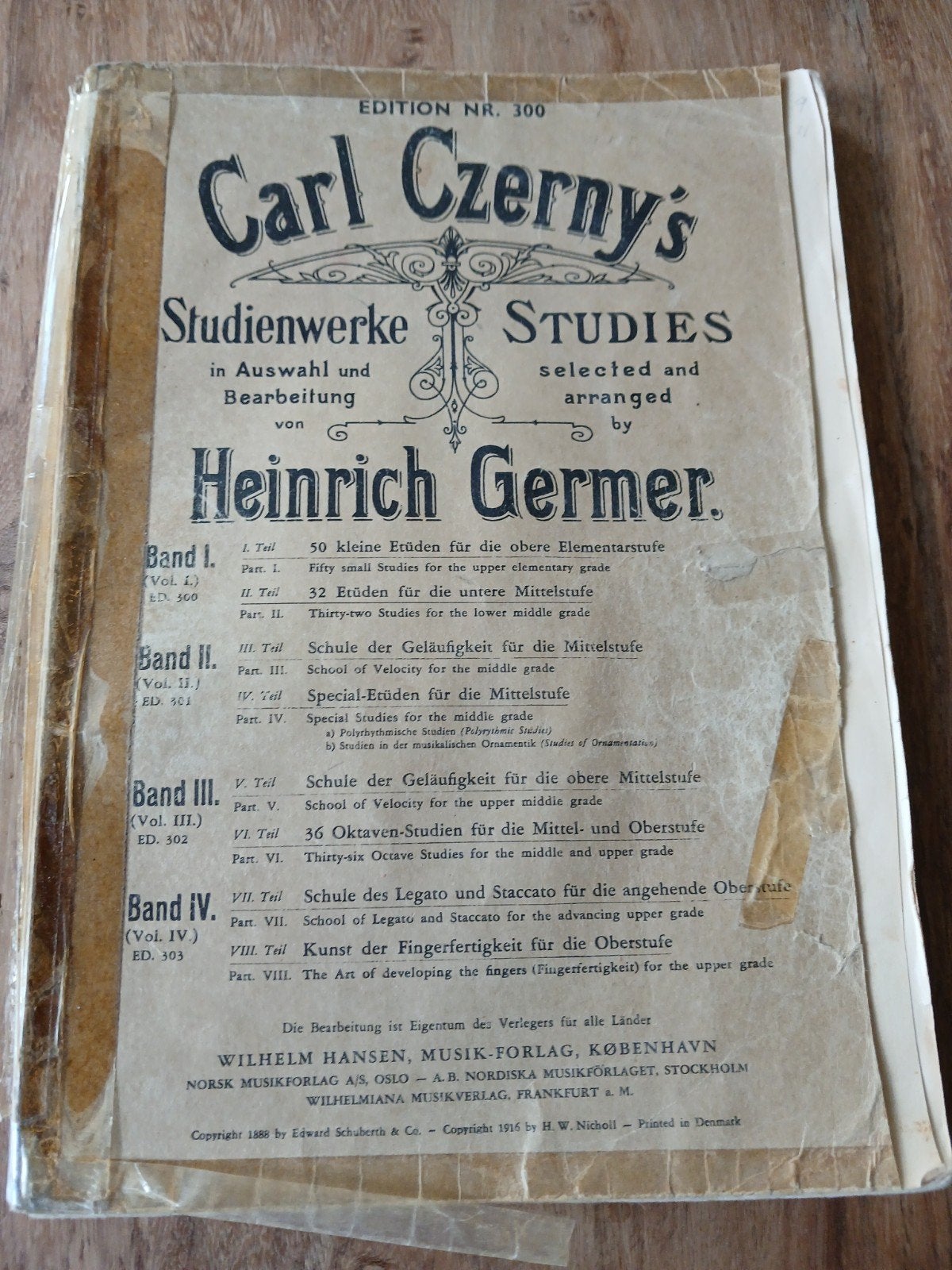 Oud piano boek, Muziek en Instrumenten, Piano's, Ophalen of Verzenden, Zwart