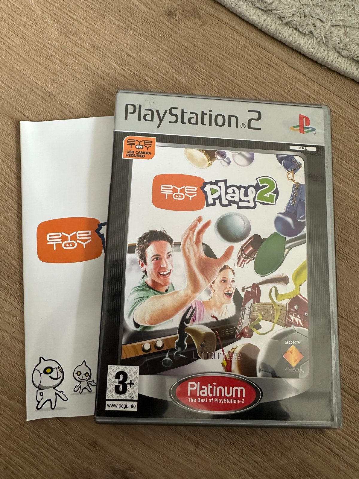 EyeToy Play 2 Platinum - PlayStation 2 (PS2) - Zo goed als n, Overige genres, Eén computer, Ophalen of Verzenden, Zo goed als nieuw