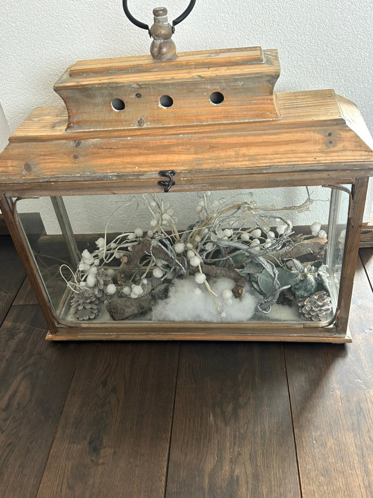 Grote houten glazen lantaarn / vitrinekist, Huis en Inrichting, Woonaccessoires | Kandelaars en Kaarsen, Ophalen, Gebruikt