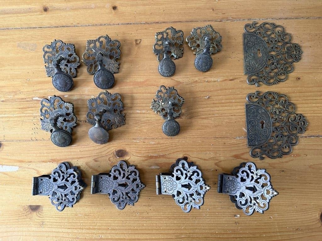 Antieke  meubel en kast sierbeslag stukken, Ophalen of Verzenden, Gebruikt, Koper of Messing, Overige typen