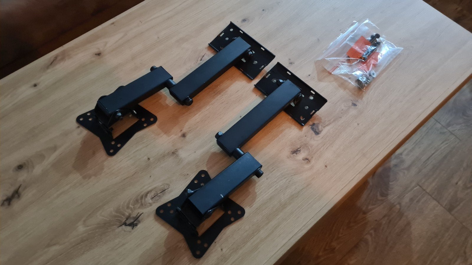2x Draai- en Kantelbare scherm-beugel Nedis, Ophalen of Verzenden, Zo goed als nieuw