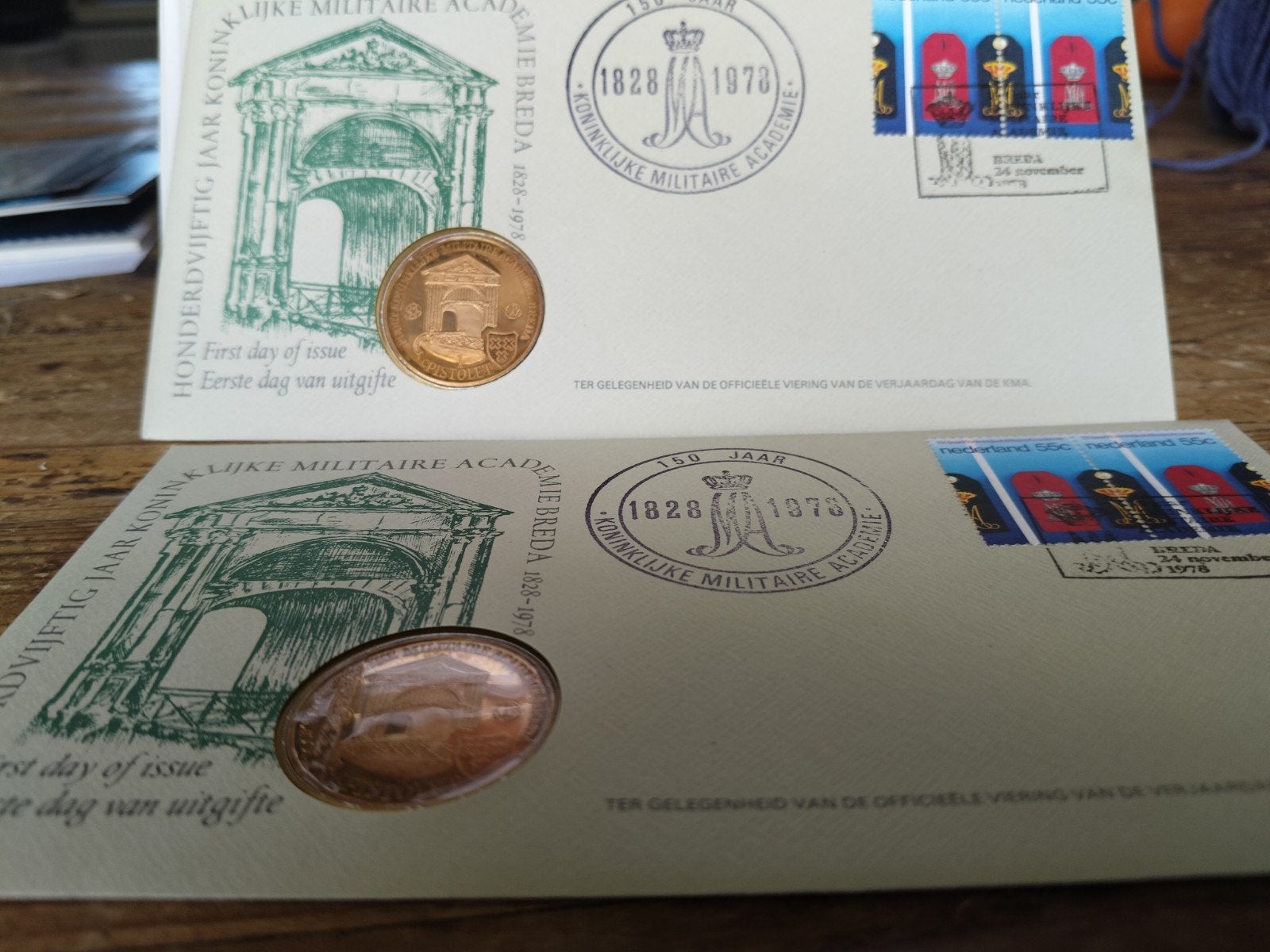 KMA Eerste Dag Uitgifte envelop met penning (1973), Postzegels en Munten, Postzegels | Eerstedagenveloppen, Ophalen of Verzenden
