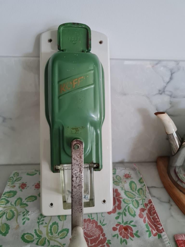 Vintage gietijzeren wand koffiemolen, Antiek en Kunst, Ophalen