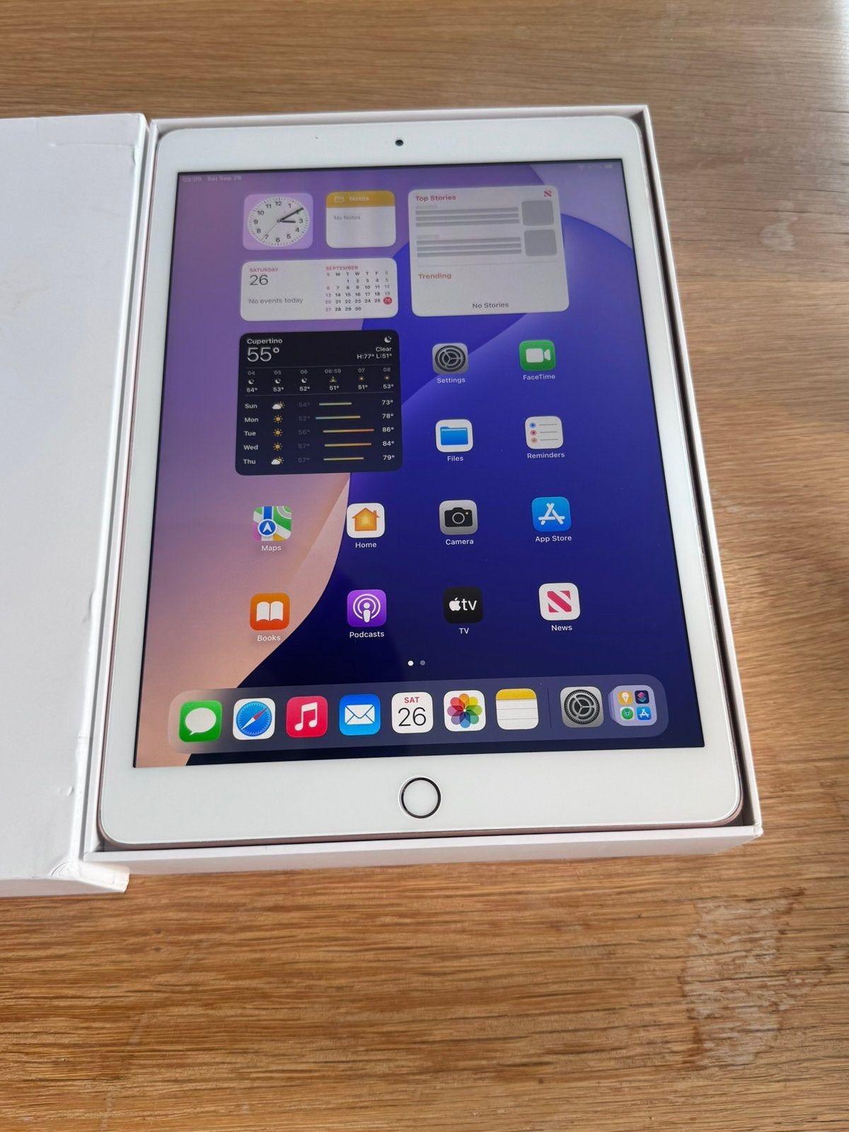 Foto 2 van Apple iPad 8 – 128GB – Rosé Goud