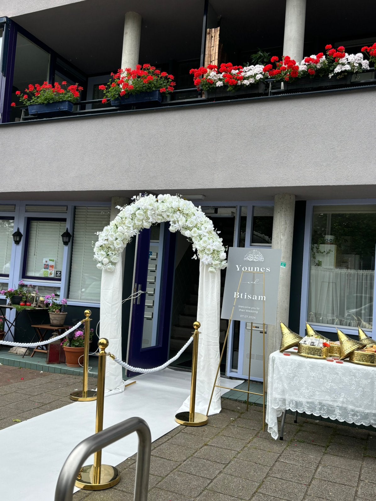 Bloemenboog te huur, Eén persoon