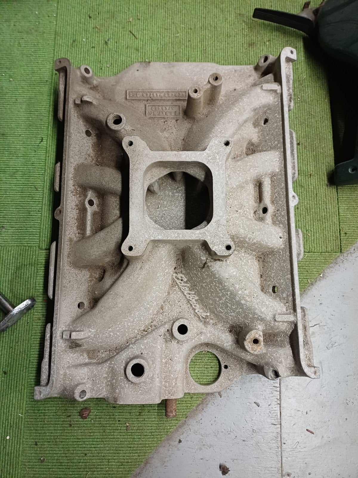 Ford FE 360 390 428 edelbrock streetmaster intake, Ophalen of Verzenden, Ford