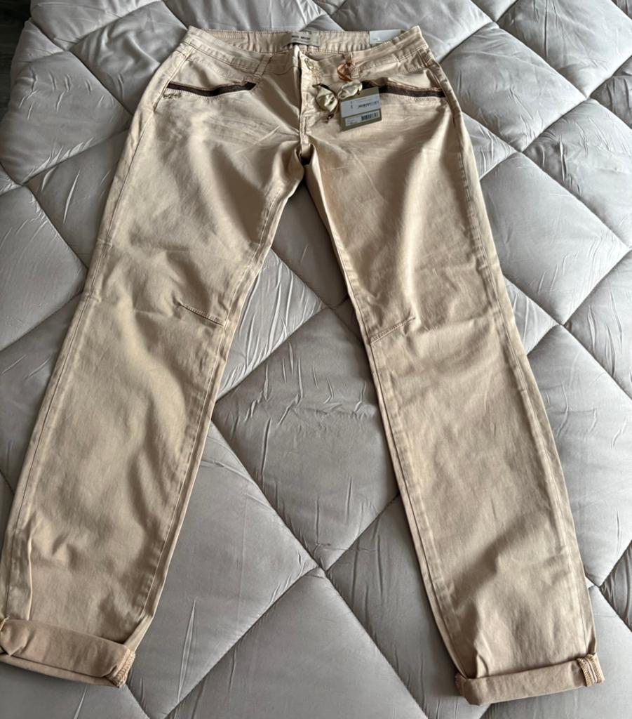 Nieuwe lange broek, Maat 38/40 (M), Beige, Nieuw, Ophalen of Verzenden