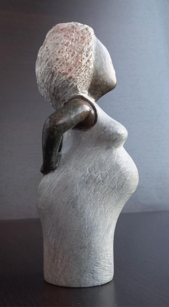 Beeld uit steen vervaardigd Tired woman -  J. Mhondorohuma, Ophalen of Verzenden