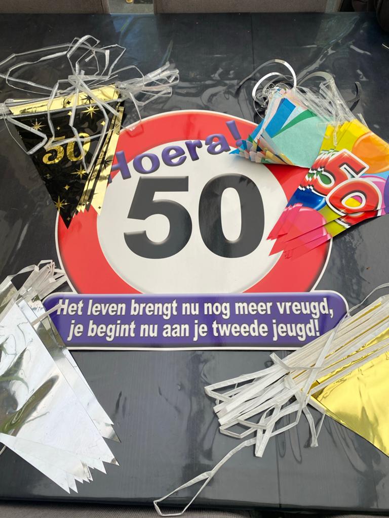 50 jaar feestversiering - Hoera 50!, Hobby en Vrije tijd, Feestartikelen, Ophalen, Gebruikt, Versiering, Verjaardag