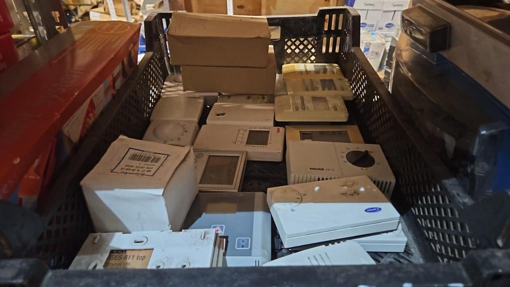 Krat vol thermostaten nieuw/gebruikt, Ophalen of Verzenden