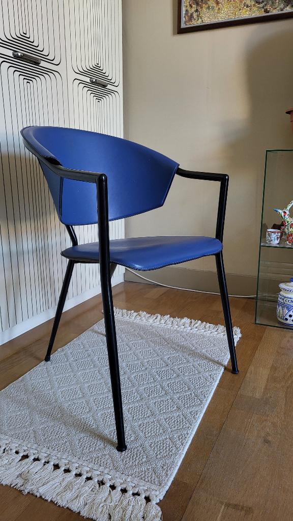 Italiaanse stoel ~ Blauw ~ Leder, Huis en Inrichting, Fauteuils, Ophalen, Minder dan 50 cm, Minder dan 75 cm, Zo goed als nieuw