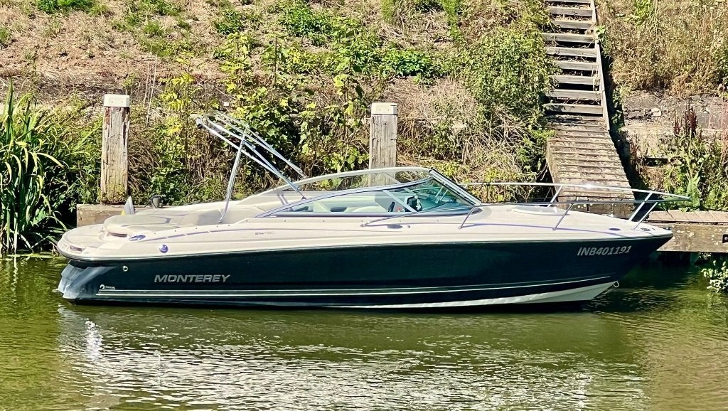 Monterey 214 FSC met trailer en nieuwe motorblok, Watersport en Boten, Motorboten en Motorjachten, Overige merken, Gebruikt, Binnenboordmotor