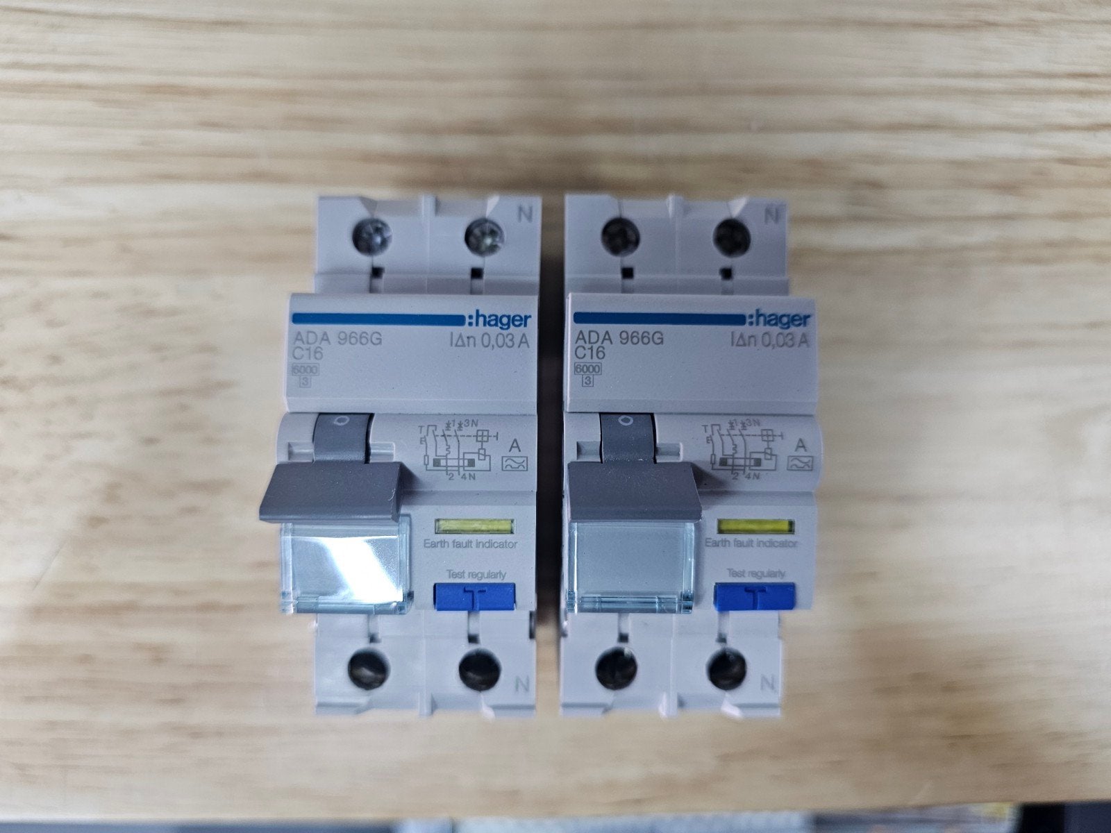 Hager ADA966G C16 Aardlekautomaat x2, Ophalen of Verzenden, Zo goed als nieuw