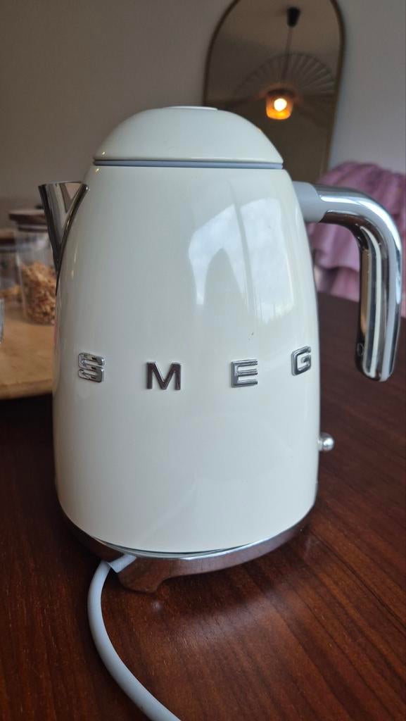 Smeg Waterkoker Creme 1,7L - Stijlvol en Functioneel, 1 tot 2 liter, Ophalen, Zo goed als nieuw, Rvs