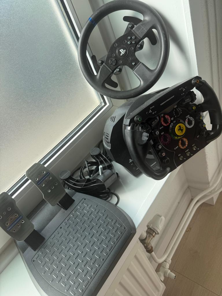 Thrustmaster T300 RS met Ferrari F1 add-on stuur, Ophalen, Racestuur, Gebruikt, Force feedback