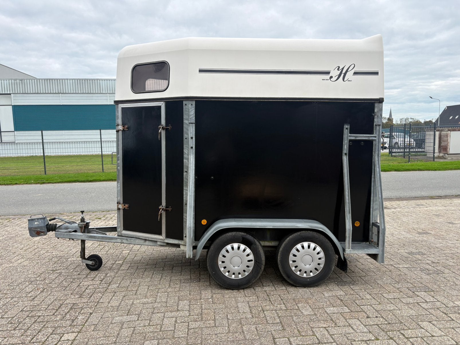 Nette 1,5 paards trailer, Dieren en Toebehoren, Ophalen, Zo goed als nieuw, Hout, 1½-paards trailer