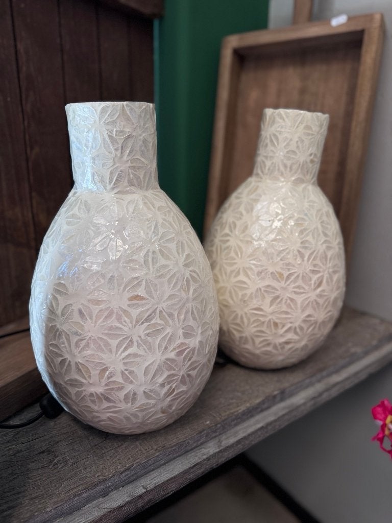 Crème vaas capiz bamboe bloemmotief 37 cm nieuw, Beige, Natuurlijk materiaal, Nieuw, Ophalen of Verzenden