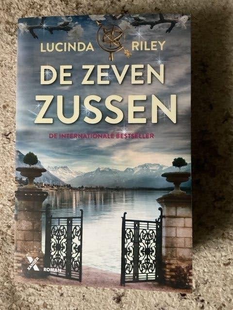 boek de zeven Zussen deel één van de zeven delige serie, Boeken, Ophalen of Verzenden, Gelezen
