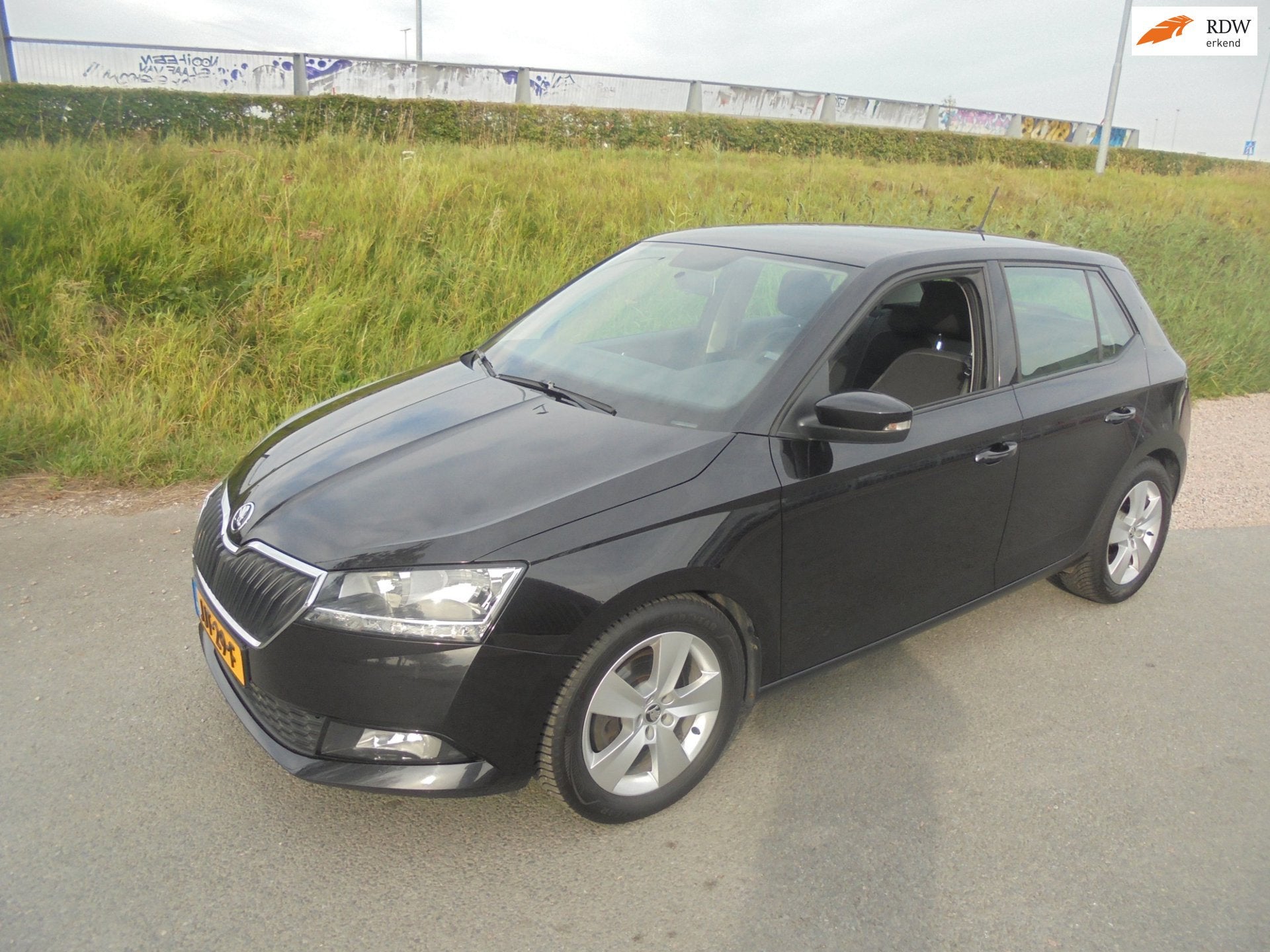 Skoda FABIA Skoda Fabia 1.0 Tsi Benzine Automaat airco lmv p, Auto's, Skoda, Gebruikt, Euro 6, Zwart, Bedrijf