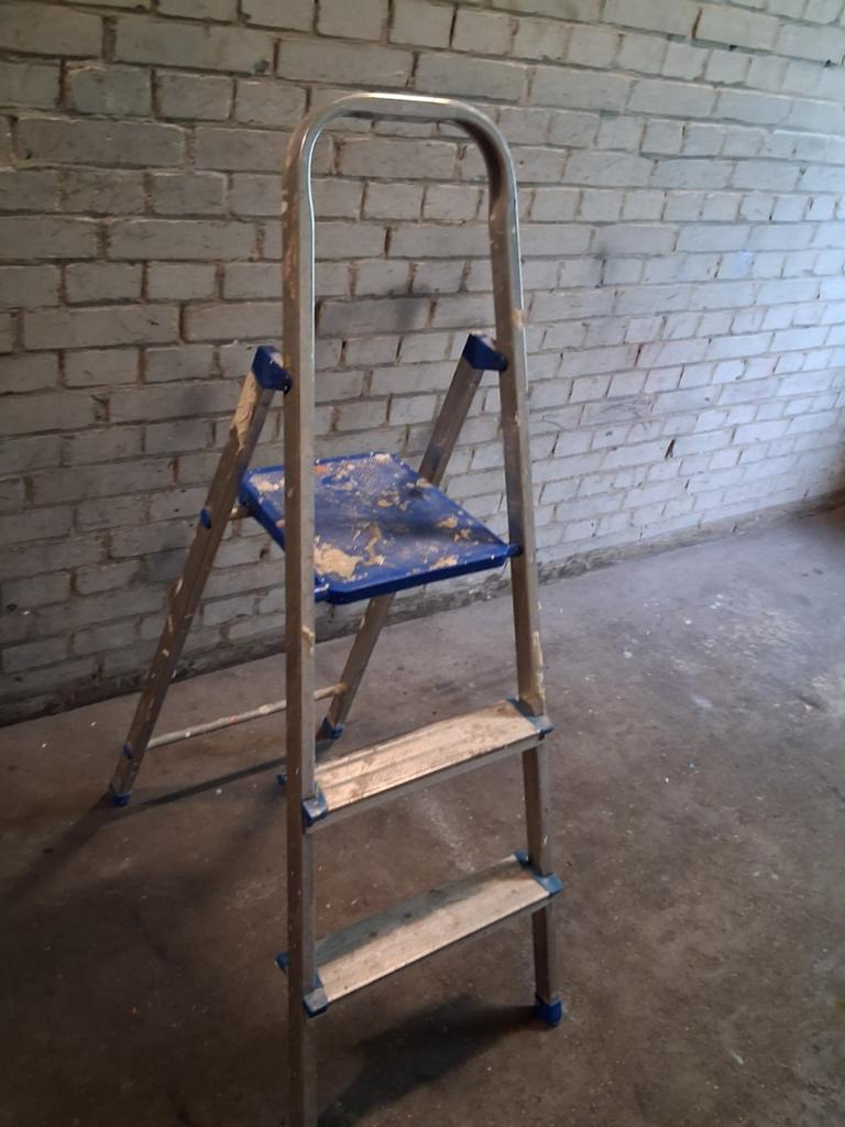 Te koop, huishoudtrap, Ophalen