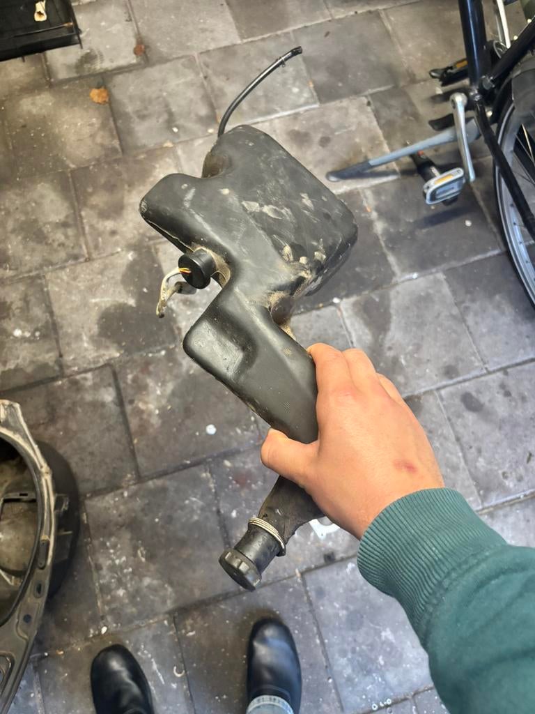 Piaggio skipper/skr olie tank / lucht filter, Ophalen of Verzenden
