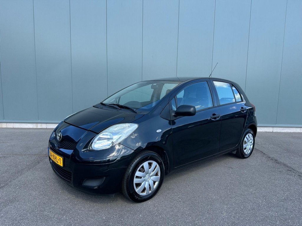 Toyota Yaris 1.0 VVTi Acces AIRCO | NAP ! (bj 2010), Auto's, 750 kg, Zwart, Bedrijf, Handgeschakeld