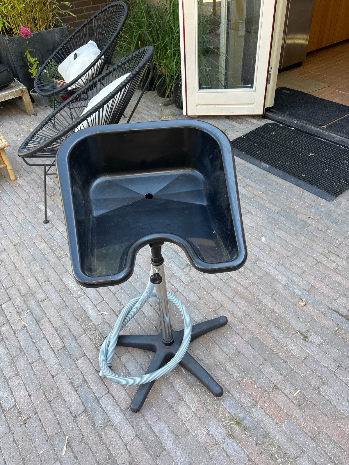 Mobiele wasbak, Ophalen