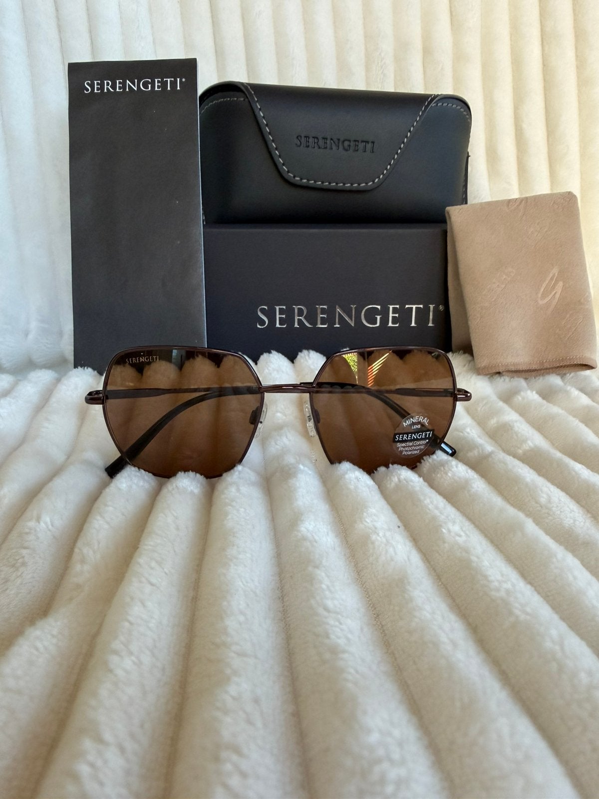 Serengeti Loy SS548001 garantie en btw-factuur, Zonnebril, Verzenden, Nieuw, Nvt