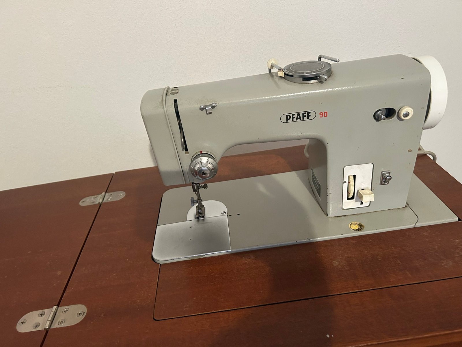 Pfaff 90 Naaimachine met originele boekjes en meubel, Ophalen, Gebruikt, Naaimachine, Pfaff