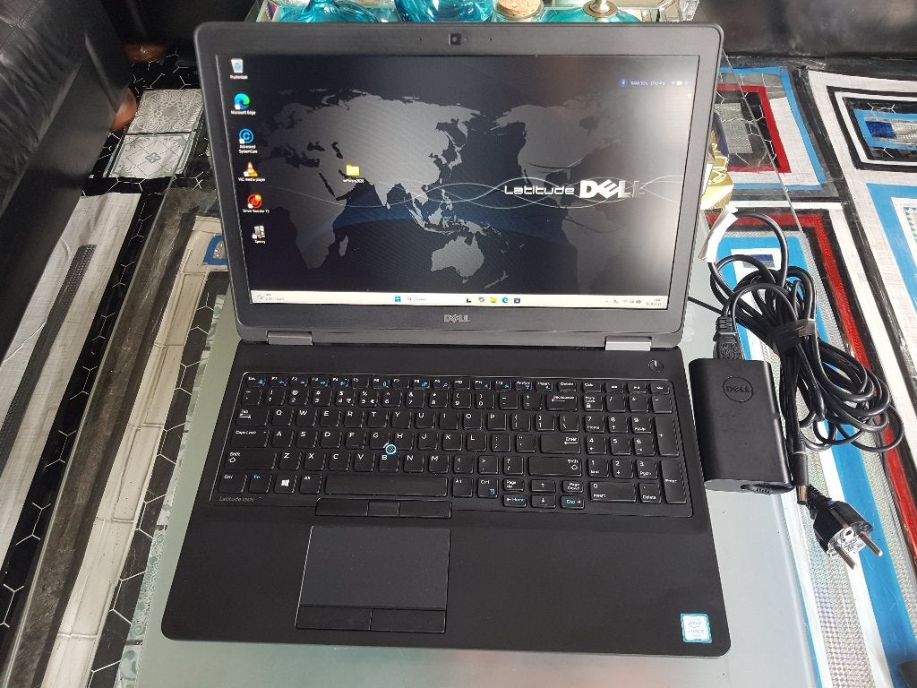 Dell E5570 Core i5 8 GB | 256 GB SSD/ AMD Radeon R7/WIN 11, Computers en Software, 256 GB, Met videokaart, 2 tot 3 Ghz, 8 GB