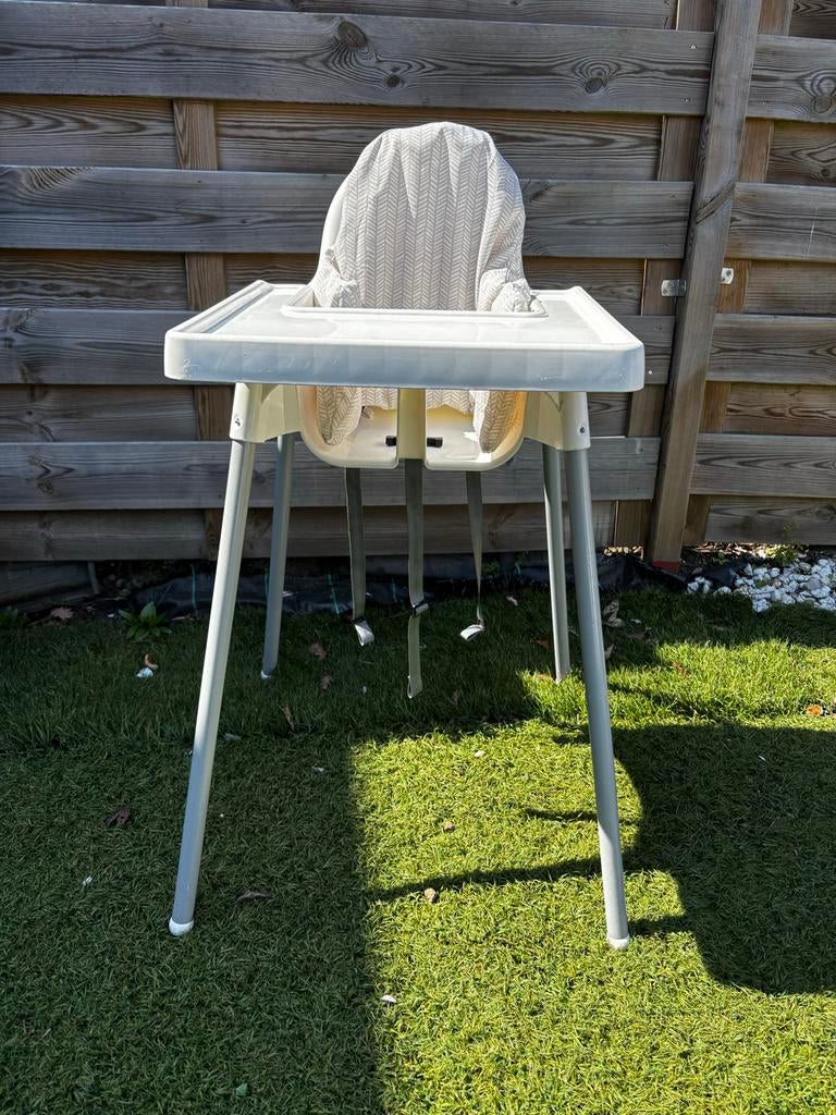 IKEA kinderstoel met kussen, Kinderen en Baby's, Kinderstoelen, Ophalen, Zo goed als nieuw, Overige typen, Stoelverkleiner