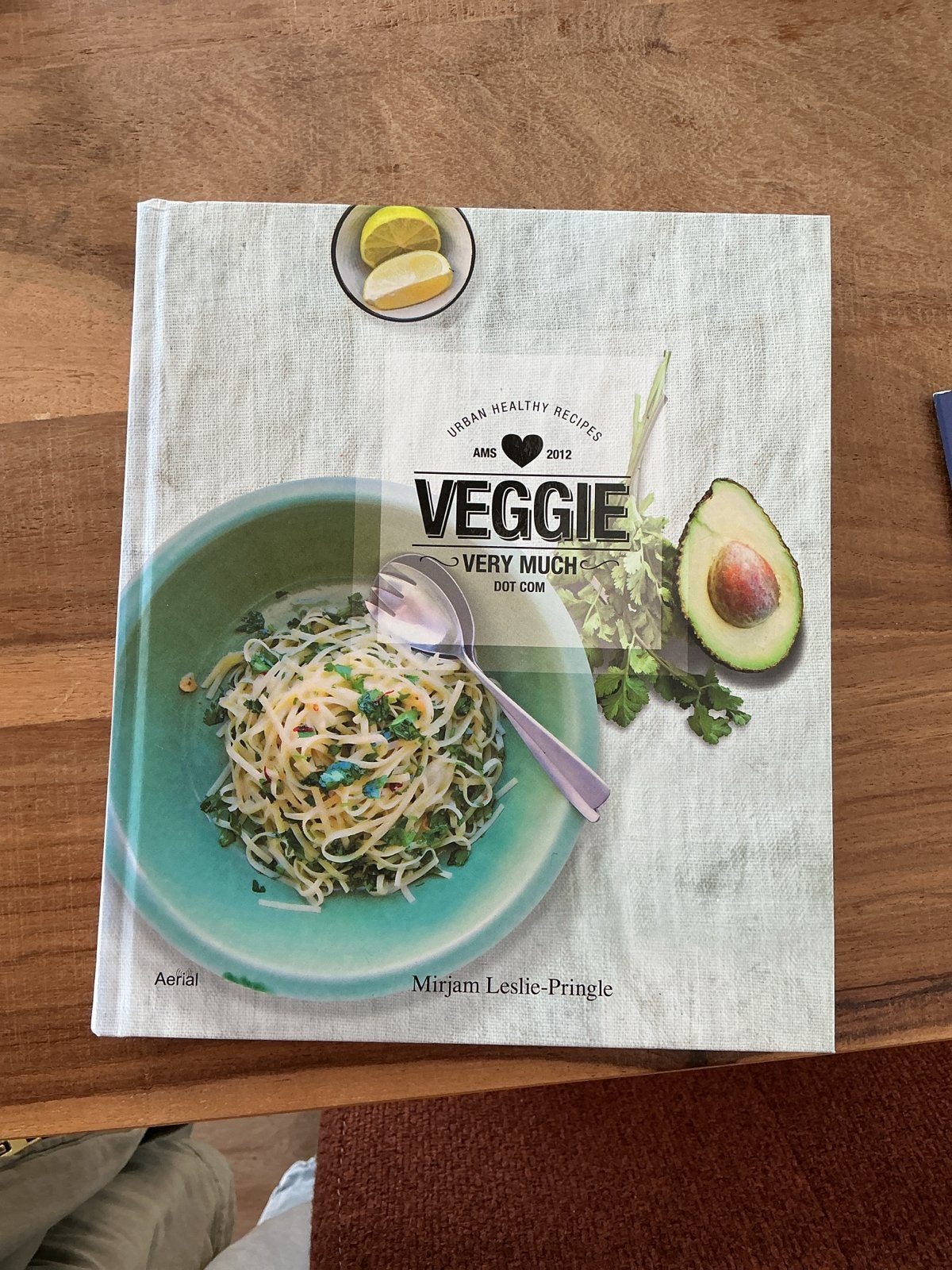 VEGGIE: Urban Healthy Recipes kookboek, Hoofdgerechten, Ophalen of Verzenden, Zo goed als nieuw, Gezond koken