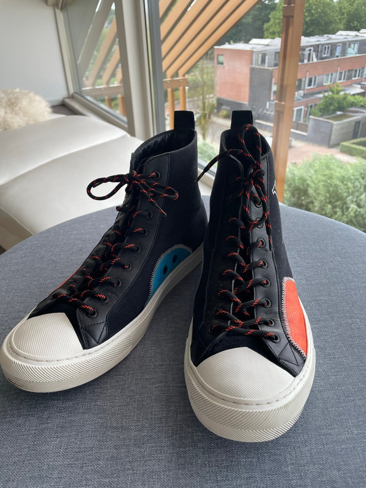 Louis Vuitton Sneakers Zwart Canvas Oranje Blauw Maat 9.5, Ophalen, Zo goed als nieuw, Zwart, Sneakers of Gympen