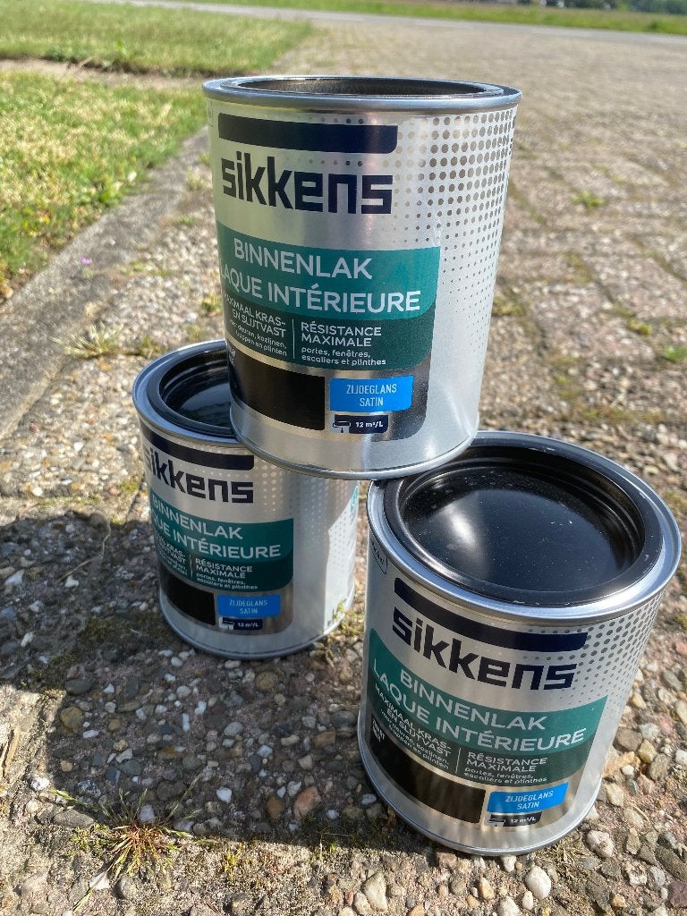Zwarte lak zijdeglans Sikkens € 15 per blik, Ophalen, Nieuw, 200 tot 250 cm, Plinten