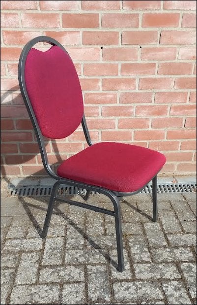 Mooie stapelbare stoelen 4 stuks., Huis en Inrichting, Stoelen, Ophalen, Zo goed als nieuw, Rood, Stof