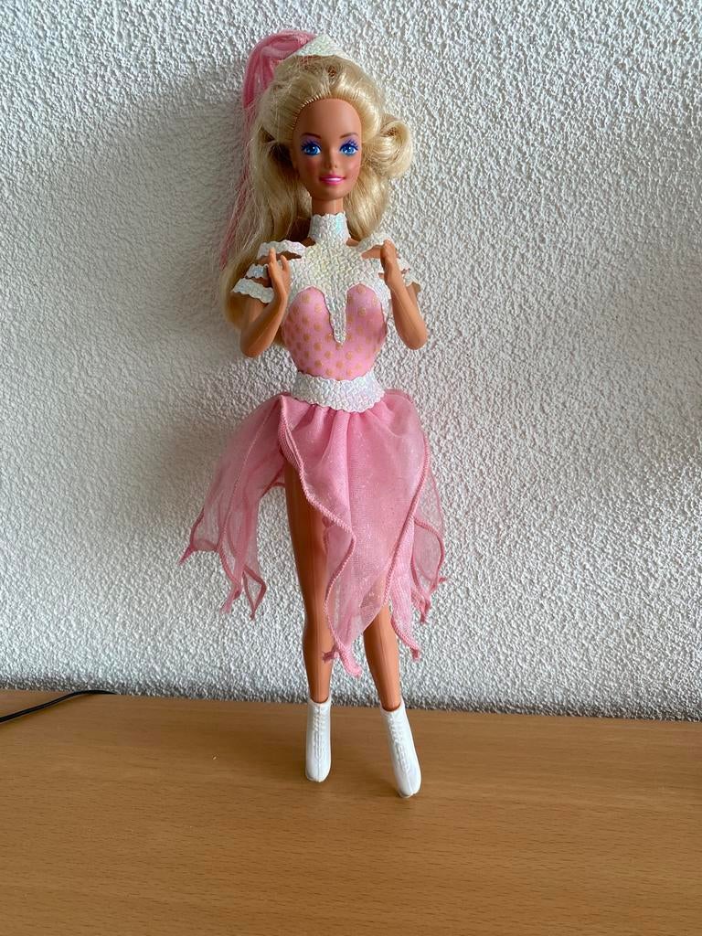 Leuke Barbie van Mattel met schaatsen in goede staat, Verzamelen, Ophalen of Verzenden, Zo goed als nieuw, Pop