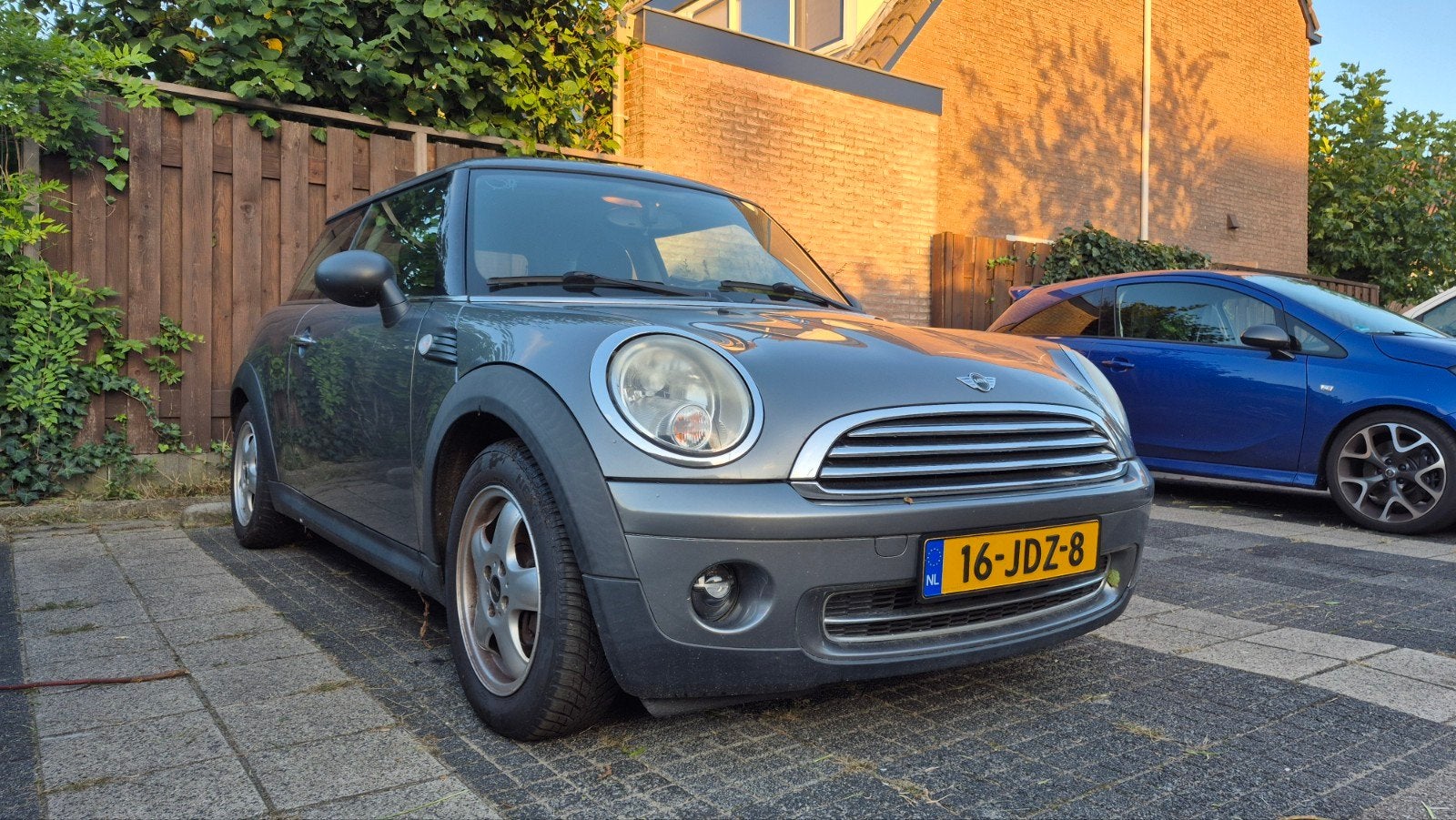 Mini 1.4 16V ONE 55KW 2009 Grijs, Voorwielaandrijving, 4 cilinders, 4 stoelen, Origineel Nederlands