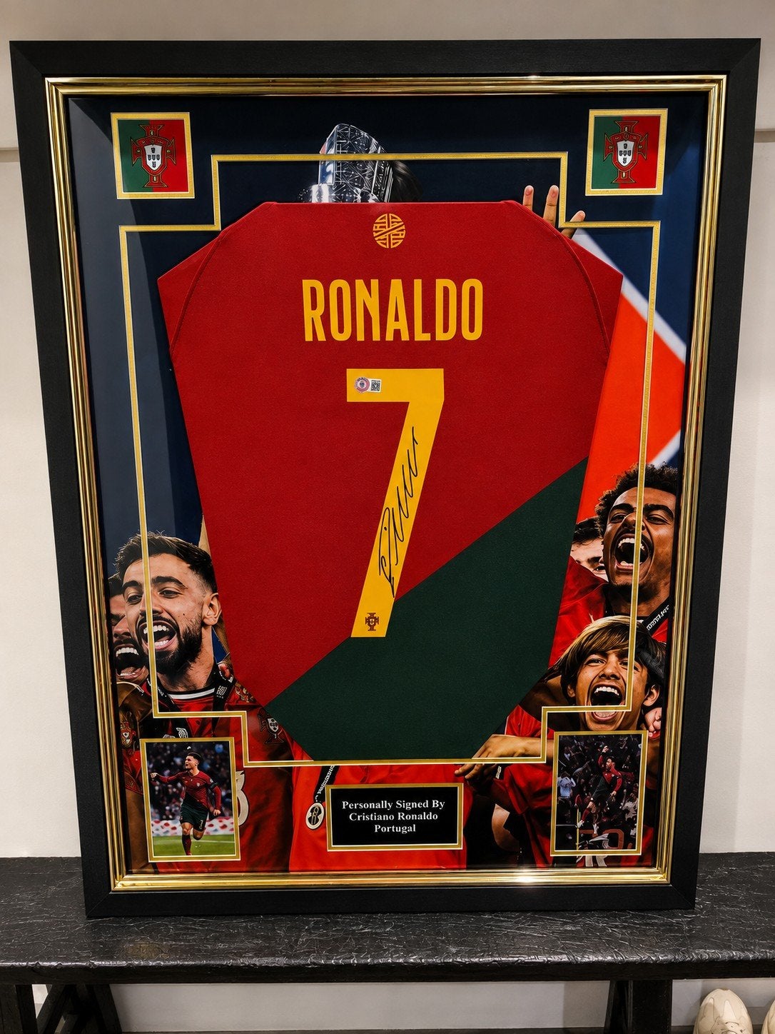 Cristiano Ronaldo Gesigneerd Portugal Shirt – Luxe Ingelijst, Verzamelen, Ophalen of Verzenden, Zo goed als nieuw, Buitenlandse clubs