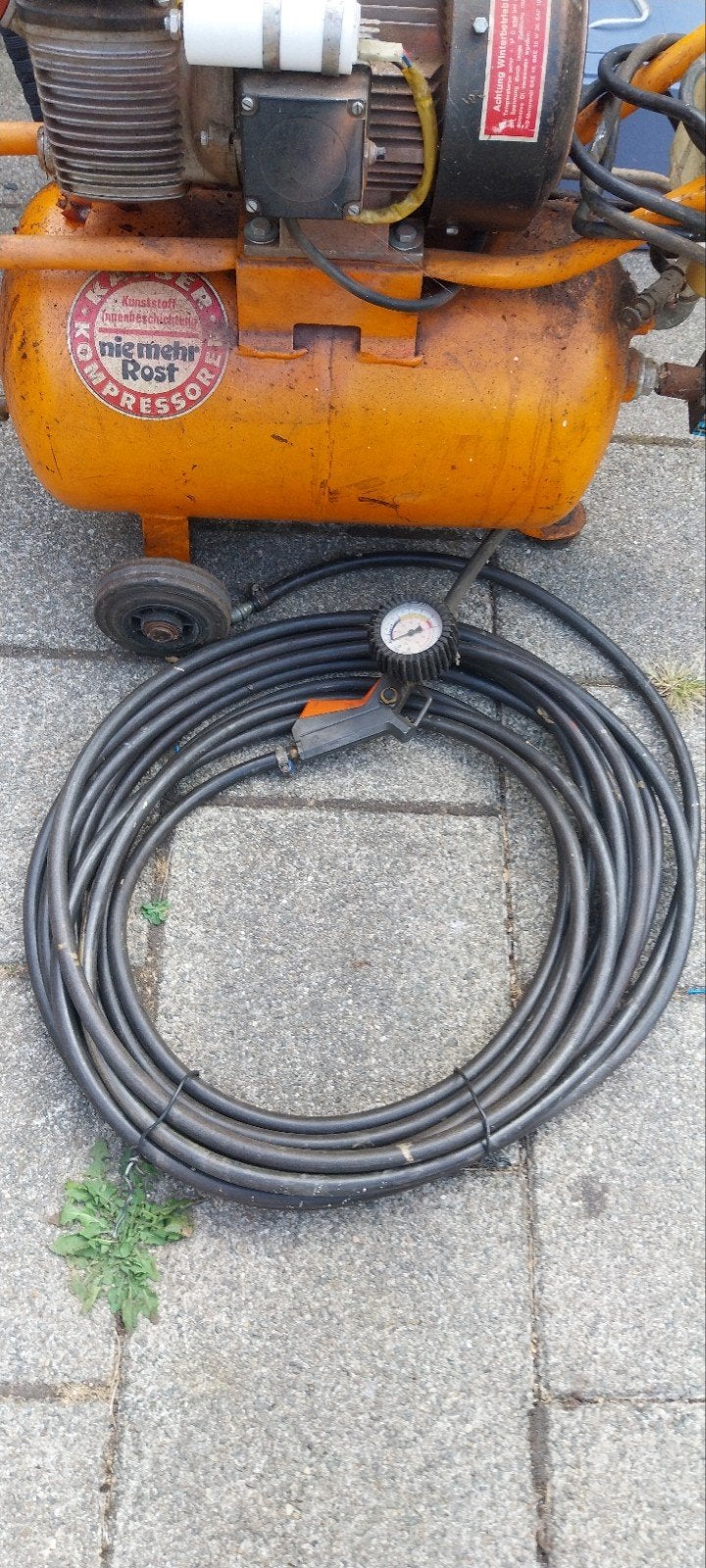 Gebruikte compressor met luchtslang, Gebruikt, 6 tot 10 bar, Ophalen of Verzenden, 25 tot 100 liter