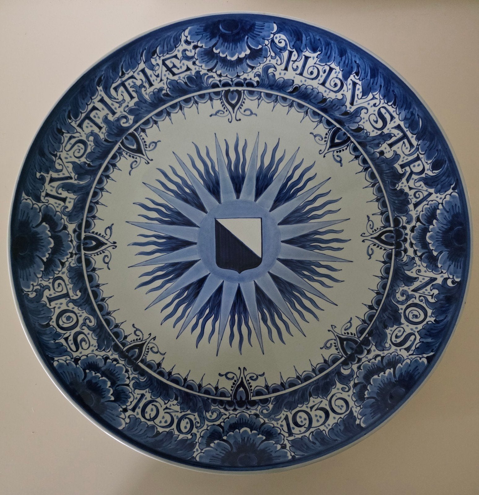 Jubileumbord Porceleyne Fles 300 jaar Universiteit Utrecht, Ophalen of Verzenden