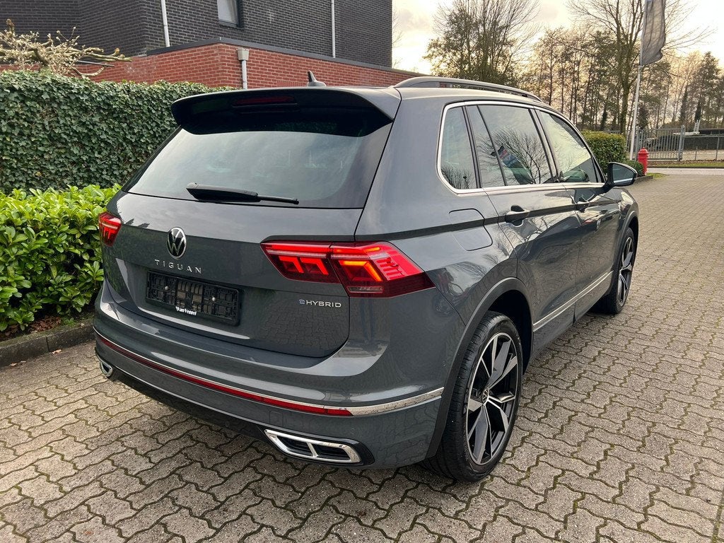 Volkswagen Tiguan 1.4 TSI eHybrid 245 Pk R-Line virtual cock, Alcantara, Hybride Elektrisch/Benzine, SUV of Terreinwagen, Te koop