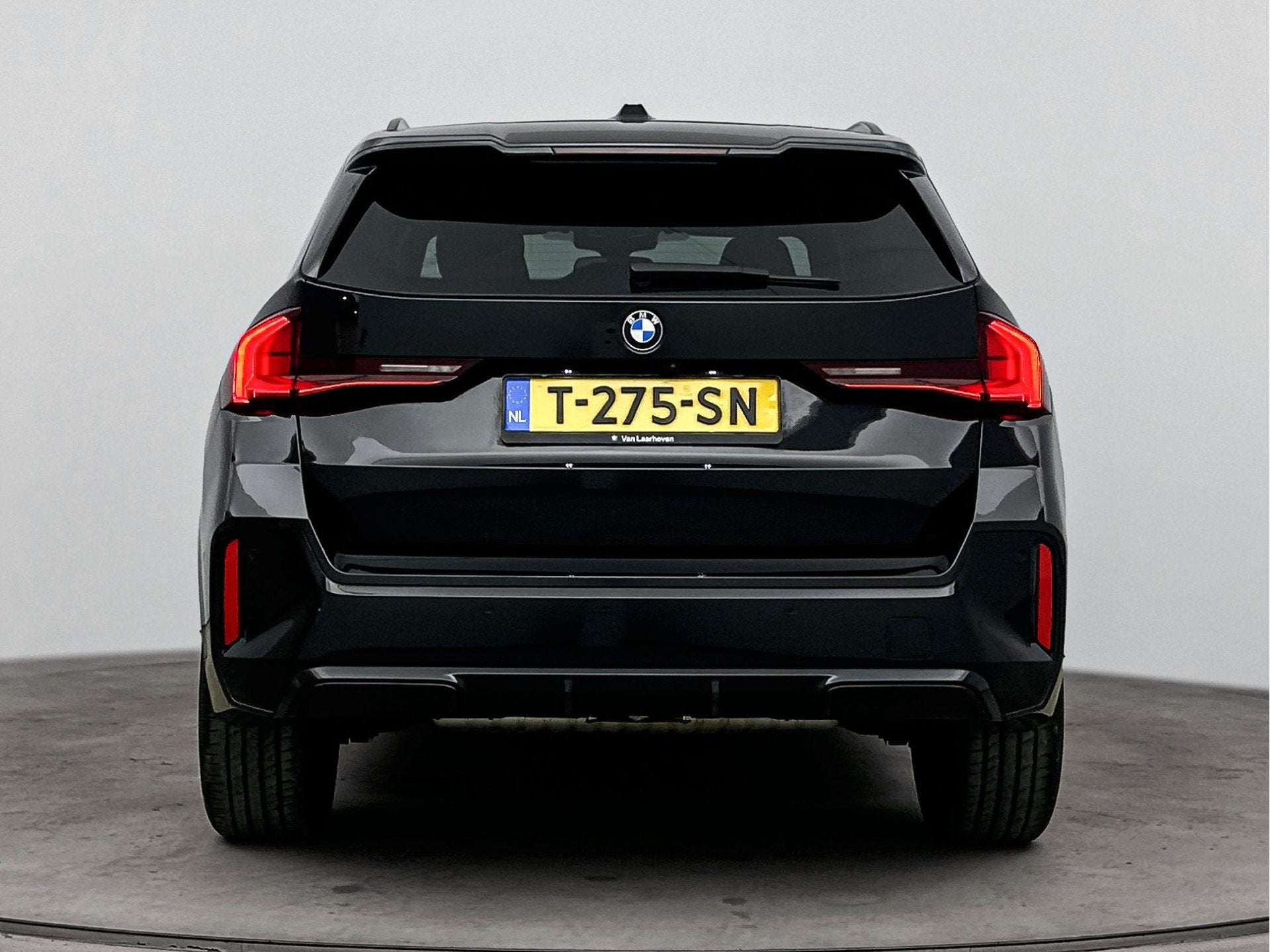 BMW X1 sDrive20i M Sport Automaat / Trekhaak / Sportstoelen, Auto's, Dealer onderhouden, 156 pk, Met garantie (alle), Zwart