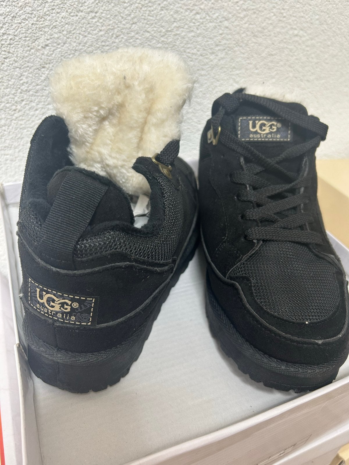UGG Australia Zwarte maat 38, Ophalen of Verzenden, Nieuw, Zwart, Sneakers of Gympen