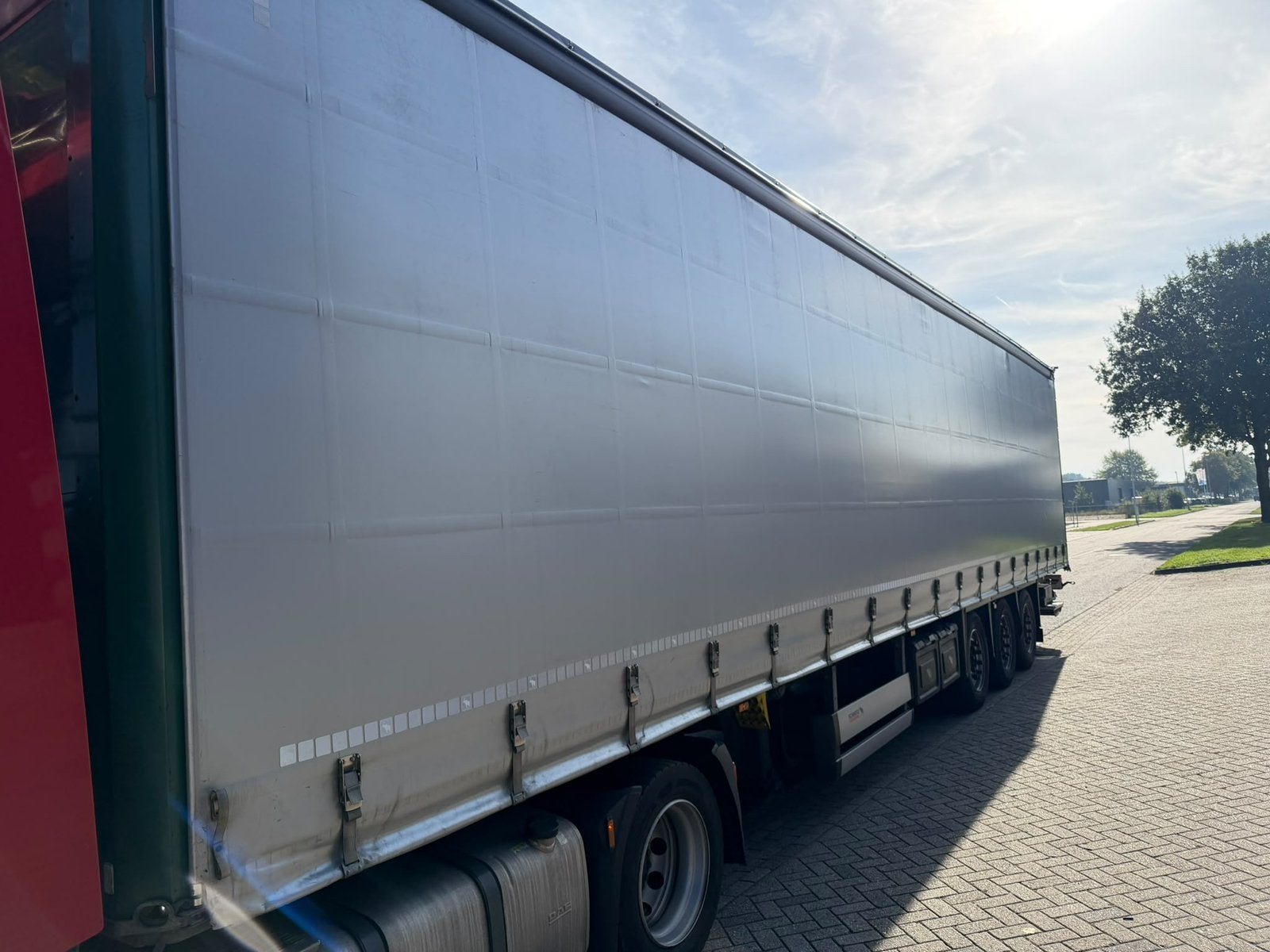 3x Schmitz-Cargobull met laadklep met nieuwe APK en LPK !, Auto's, Particulier, Zilver of Grijs, Te koop, ABS