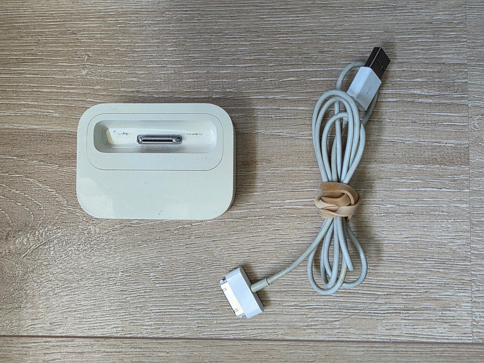 Apple A1371 iPod/iPhone Docking Station, Ophalen of Verzenden, Niet werkend, Dock of Kabel
