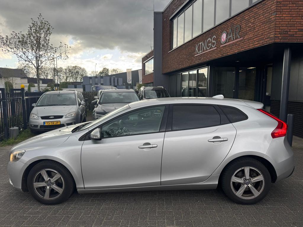 Volvo V40 1.6 D2 Momentum AUTOMAAT CLIMA CRUISE RIJDT GOED, Euro 5, Gebruikt, 4 cilinders, 700 kg